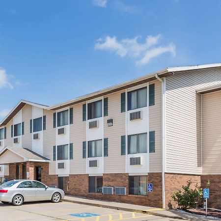 Super 8 By Wyndham Manhattan Ks Exterior foto